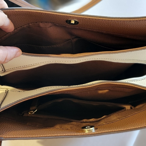 EUC Liz Claiborne Tote, Tan and Cream Purse, Liz Claiborne Purse, Two Toned Bag - Picture 12 of 16